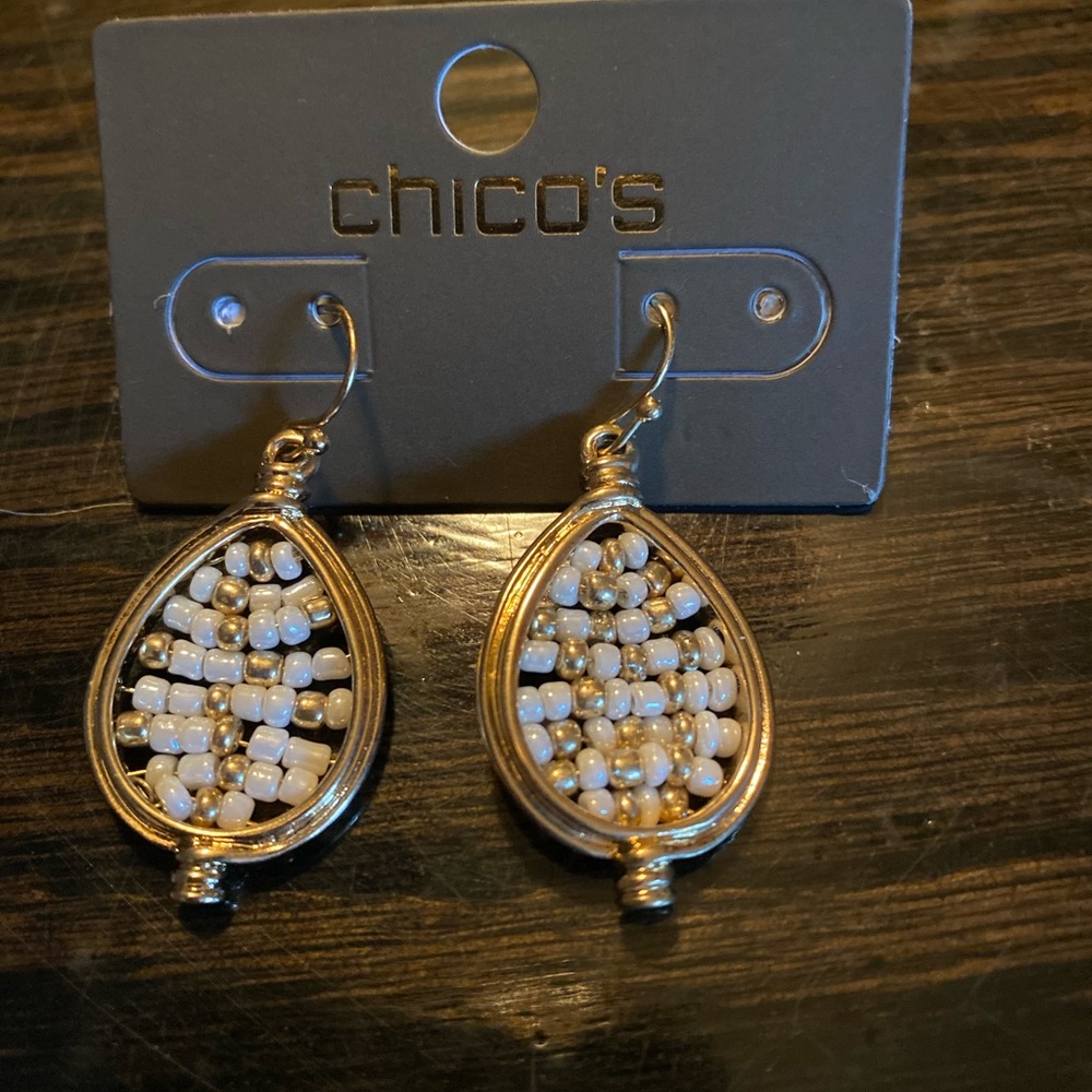 Chico gold and pearl colored earrings